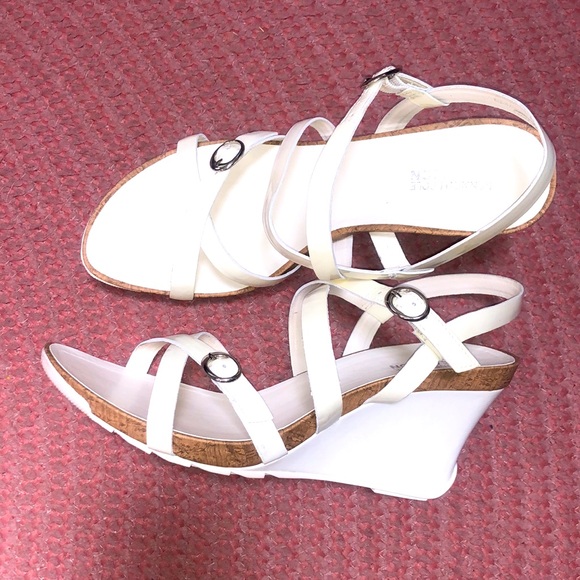 KENNETH COLE ~ WEDGE SANDALS - Picture 3 of 6